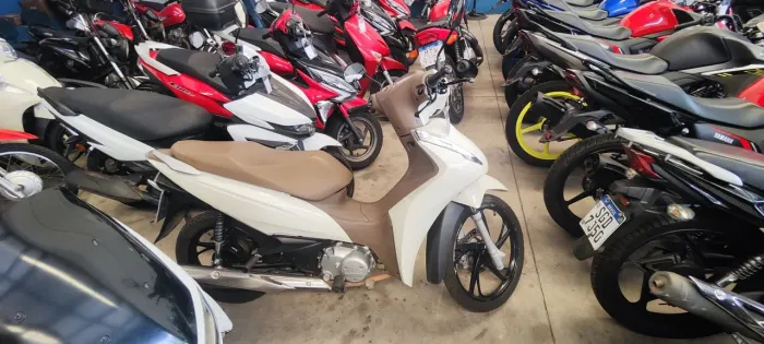 Honda BIZ 125 branca 2024 Shalon veículos Cariacica