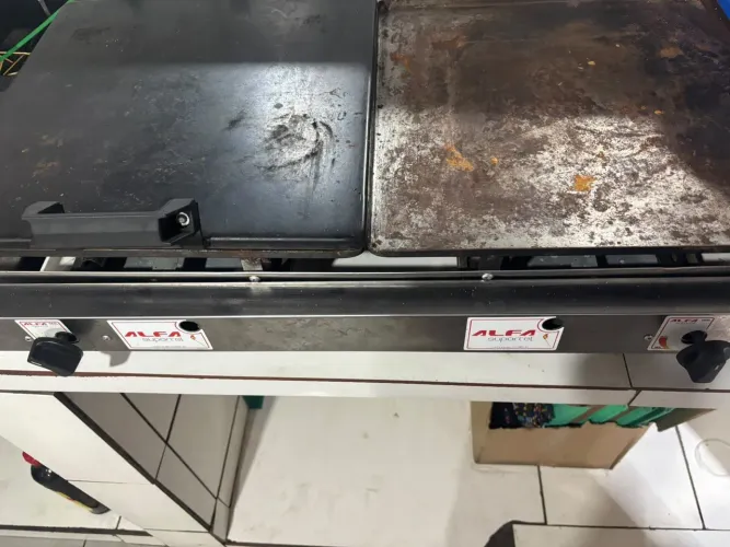 Chapa dupla de lanche com prensa a gás