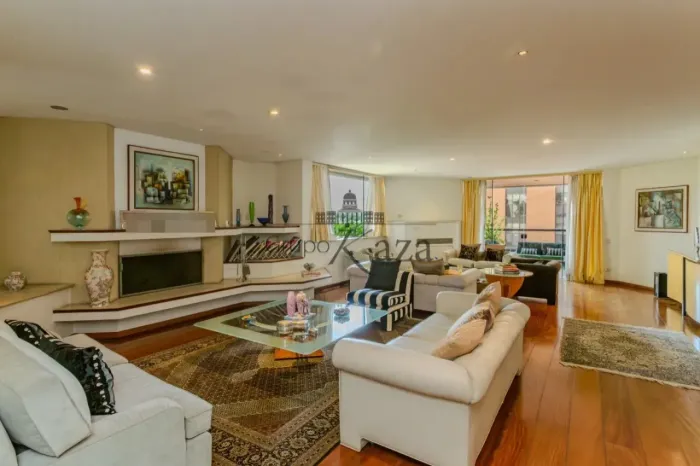 Apartamento - Jardim Paulista - 4 Dormitórios - 240m².