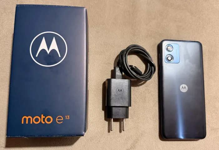 Moto e 13