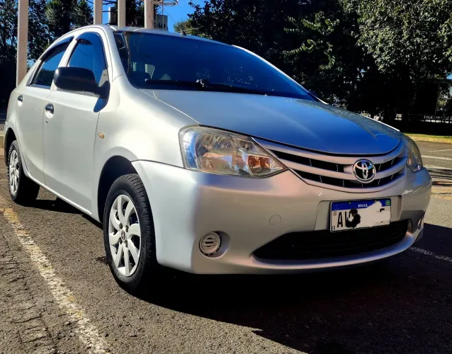 Toyota Etios X Sedan 1.5 Flex 16V 4P Mec. 2013