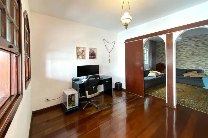 Casa à Venda - João Pinheiro, 4 Quartos, 250 m2