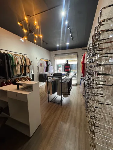 Loja de roupa masculina completa 
