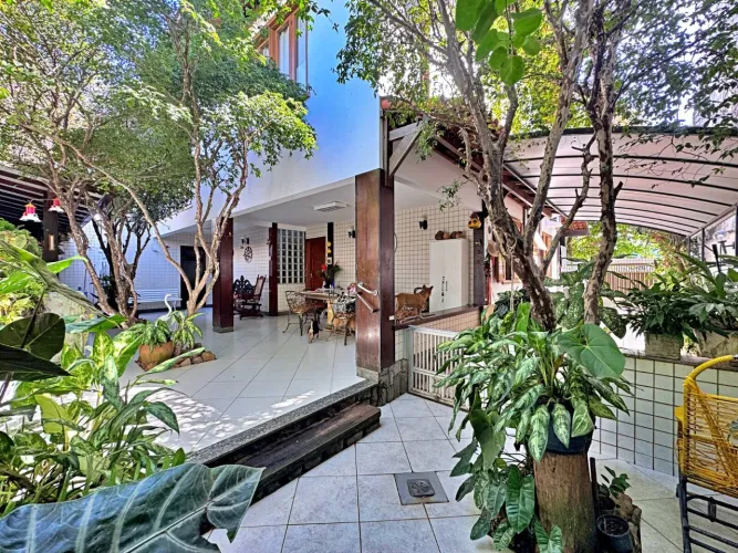 Casa a venda na Mata da Praia, 320m², 4 quartos, 2 suítes, 3 vagas de garagem