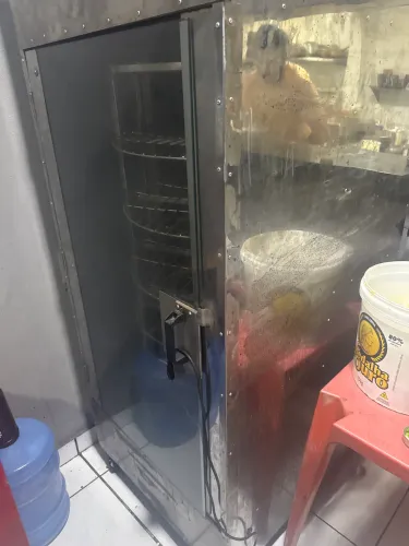 Máquina de assar frango. Até 120 frangos 