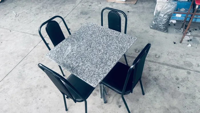 Mesas com 4 cadeiras 70x70 , temos atacado e varejo,zap *