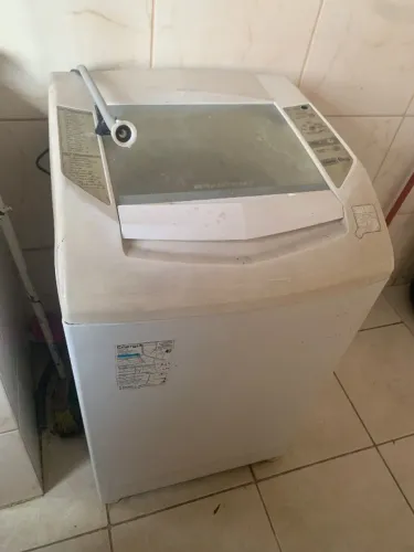 Máquina de lavar com defeito (venda pra reutilizar peças ou sucatear )