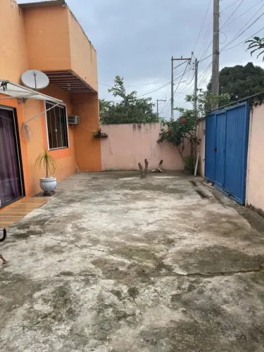 Amparo imóveis vende -casa com 3 quartos com quintal cheio de árvores frutíferas