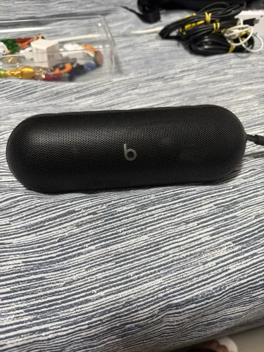 Beats Pill - Até 24 horas de bateria,resistência à água IP67 - Preto fosco