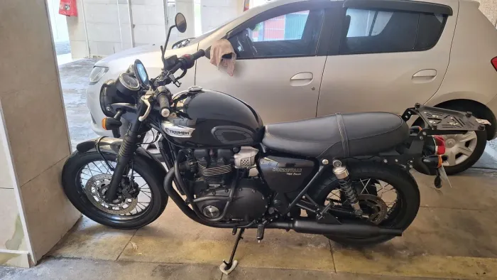 Triumph Bonneville T100 Black. Aceito troca fipe x fipe.