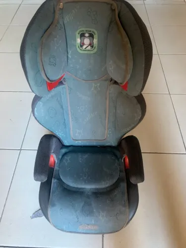 Assento infantil para carro