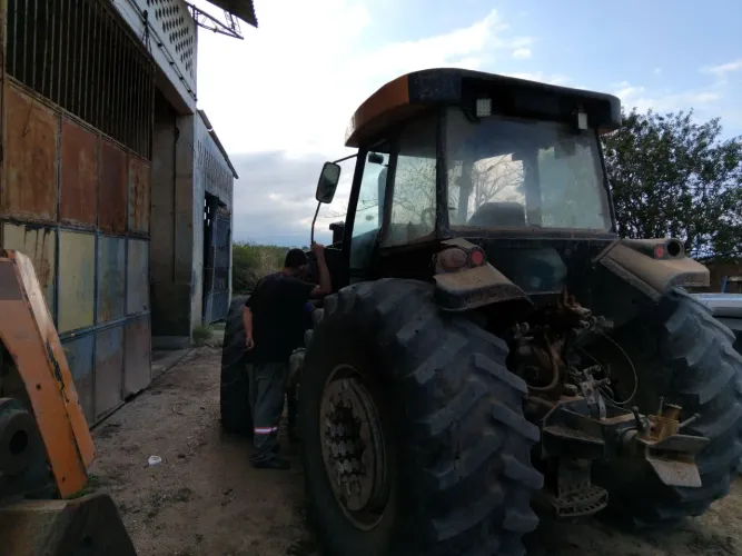 Trator valtra bh185i 