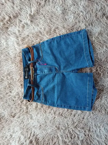 Short jeans feminina Tam 38 com lycra