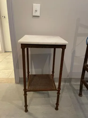 Mesa cabeceira em aço corten