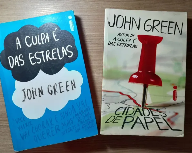 Combo 2 Livros de John Green (A Culpa é das Estrelas e Cidades de Papel)