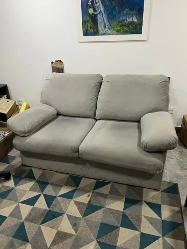 sofá-cama cinza