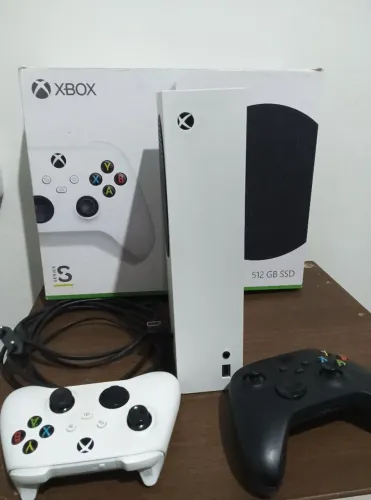 Xbox Series S - 2 controles