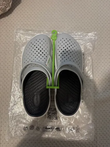 VENDO CROCS 44 NOVO 