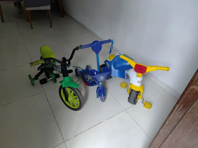 Bicicleta, patinete e velocipede