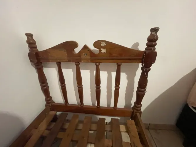 Cama de madeira
