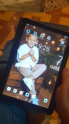 Vendo tablet com apenas 1 mês de uso, 128gb entrada para 2 chips, android 13