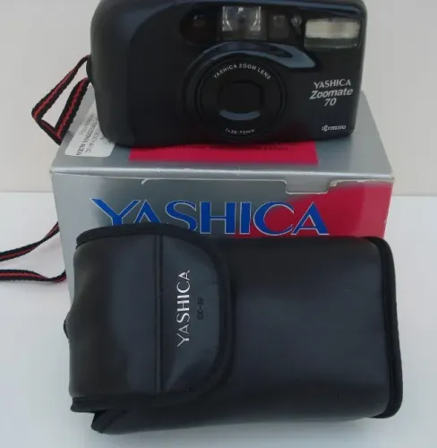 Câmera analógica yashica zoomate 70
