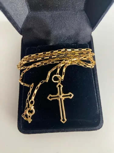 Corrente, Colar  em Ouro 18k  modedelo Cartier com 60cm mais crucifixo com 3cm. Peso  7.7g