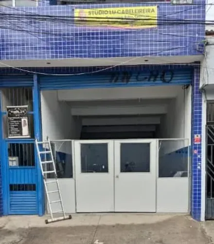 Loja na Avenida Róssio do Carmo, 148 132 m²