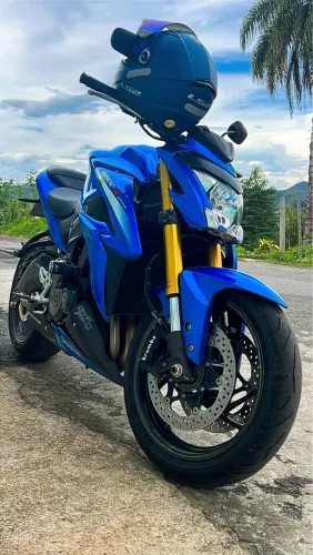 Moto revisada sem detalhes