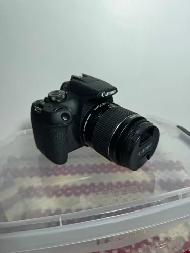 Canon T7 na caixa + lente do kit, baterias e bag