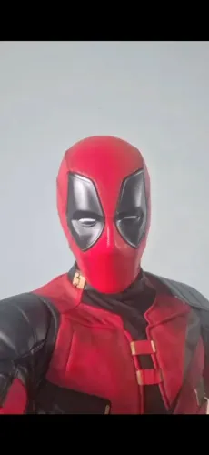 Traje Deadpool completo com acessórios
