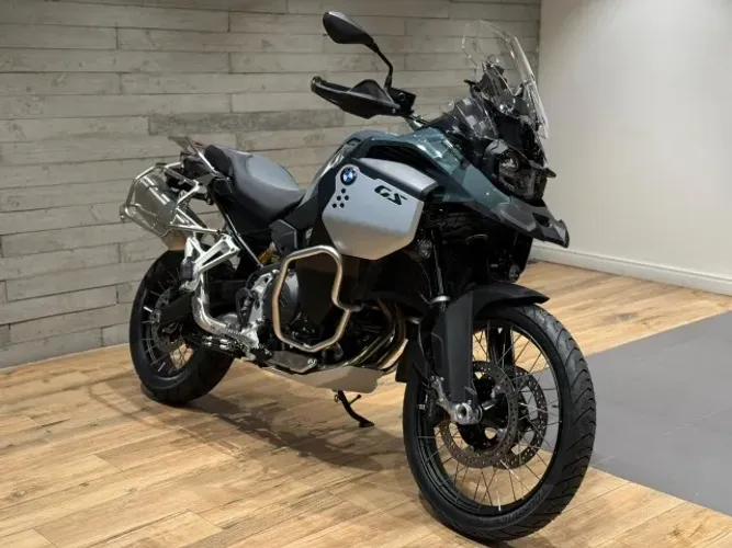 BMW F 900 GS ADVENTURE 2026 VERDE - MÁXIMA AUTONOMIA E CONFIANÇA PARA GRANDES VIAGENS