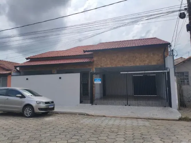 CASA COMPLETA COM ÁREA GOURMET À VENDA