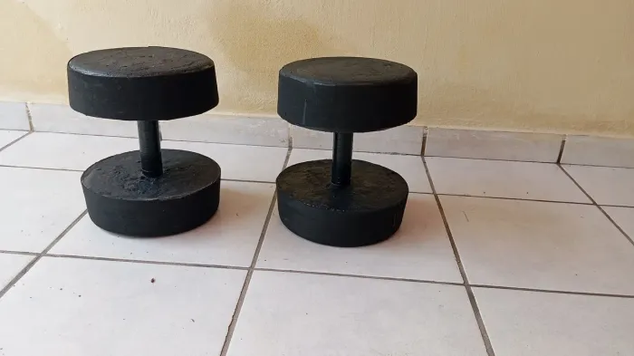 Par de Halter de 10kg - Feitos de (CONCRETO)