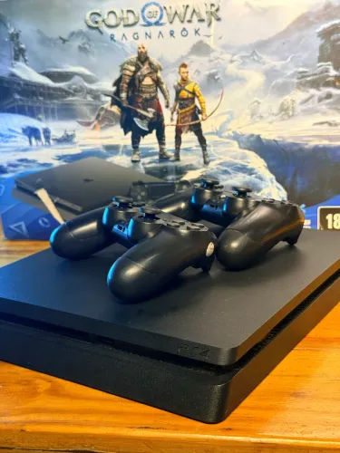 Ps4 Slim 1TB Destravado com 2 controles