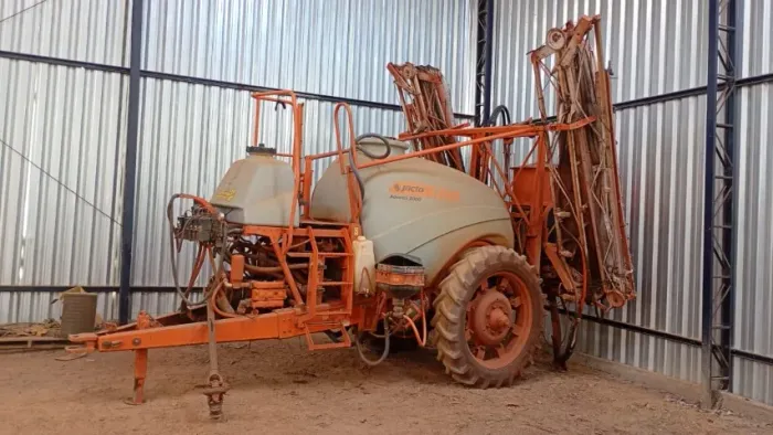 PULVERIZADOR VORTEX ADVANCE  3000 LITROS  2014