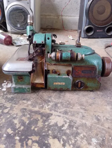 Máquina de costura overloque