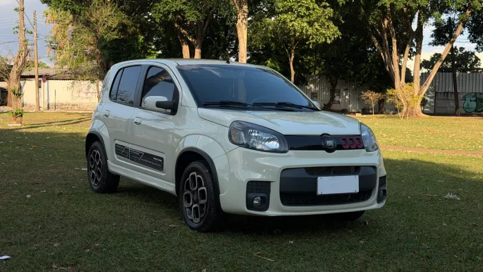 Fiat Uno Sporting Dualogic 1.4 EVO Flex 8V 4P 2015
