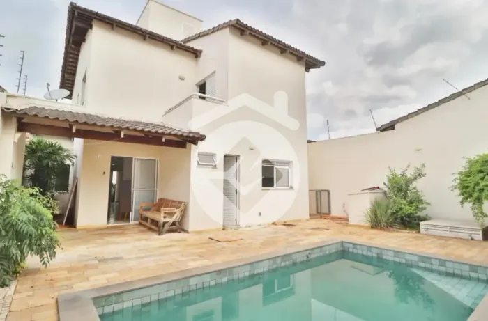 Sobrado para Locação com 3 Quartos, sendo 3 Suítes - 196m² - Jardim Patrícia - Uberlândia/