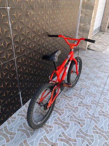 Bicicleta aro 20 semi nova