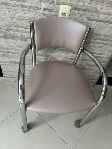 Cadeira com rodinha para bancada 