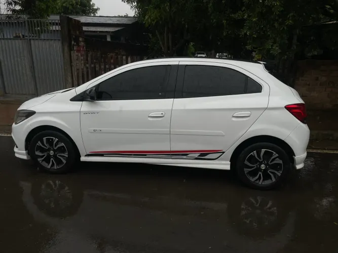 Chevrolet Onix Hatch Effect 1.4 8V Flex Power Mec. 4P 2015