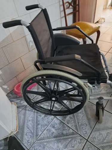 Vendo cadeira de rodas
