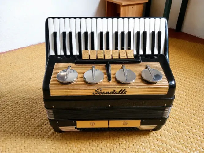 Acordeon/sanfona scandalli 80bxs