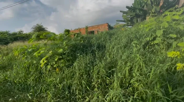 Terreno em condomínio - 7x20 com construção iniciada