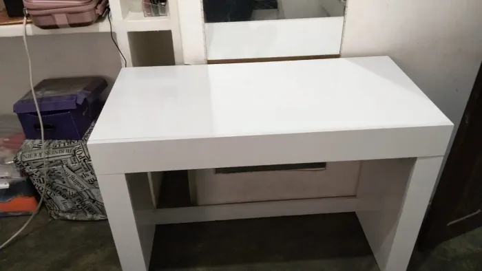 Escrivaninha com gaveta