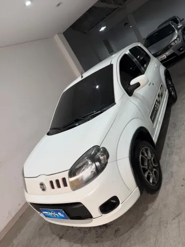 Fiat Uno Sporting 1.4 EVO Fire Flex 8V 4P 2012