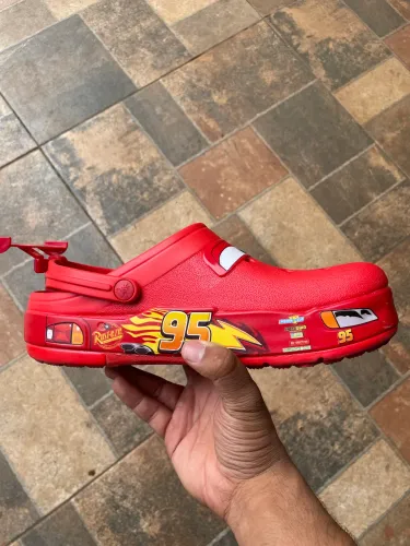 ? CROCS McQueen Original Brilha no Escuro ?