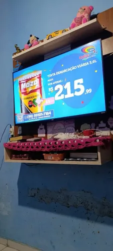 Vende-se uma televisão