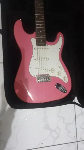 Vendo Guita Zero km com estojo incluso.   R$ 620,00